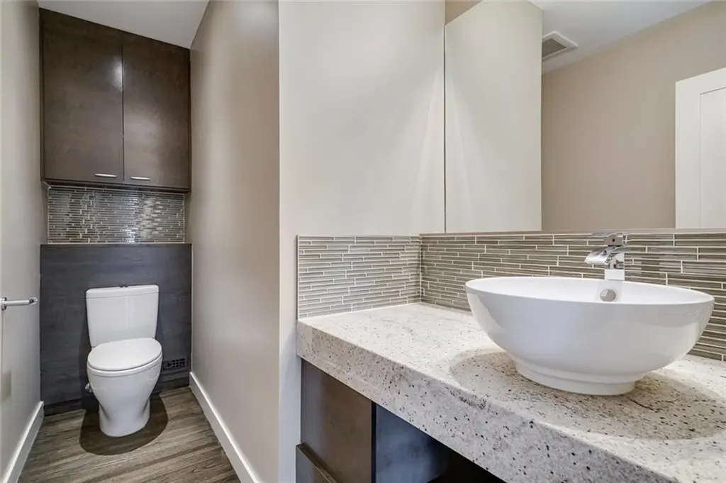 2203 25 Avenue NW Calgary AB T2M 2C2