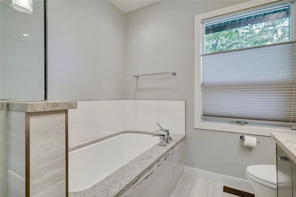 2203 25 Avenue NW Calgary AB T2M 2C2