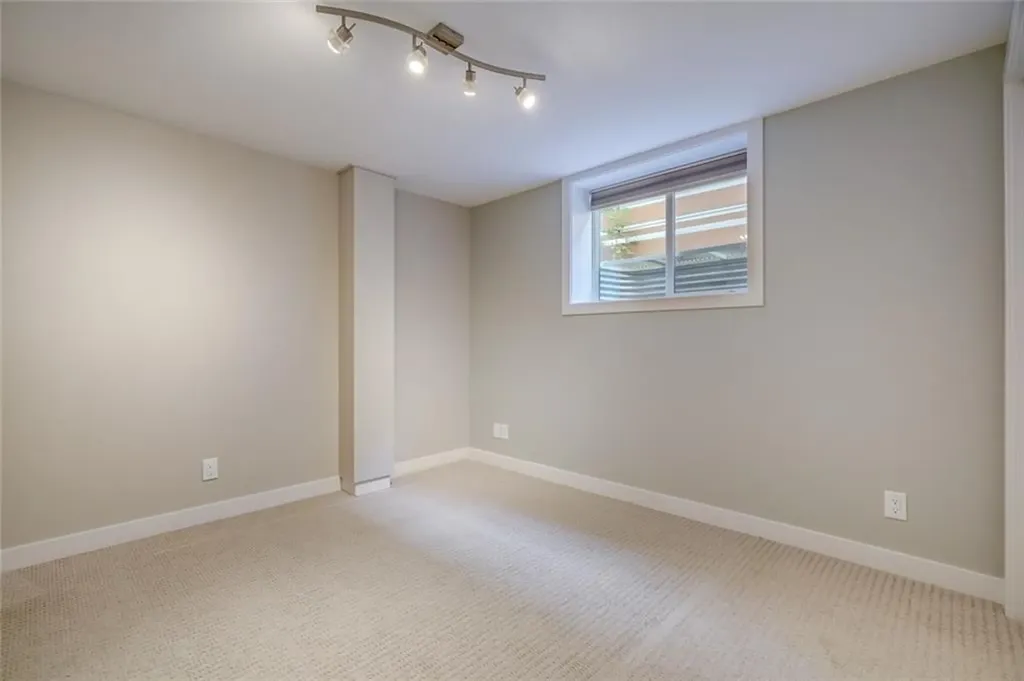 2203 25 Avenue NW Calgary AB T2M 2C2