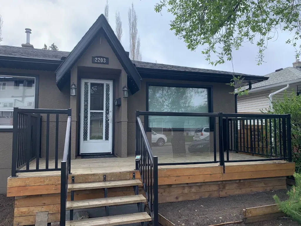 2203 25 Avenue NW Calgary AB T2M 2C2