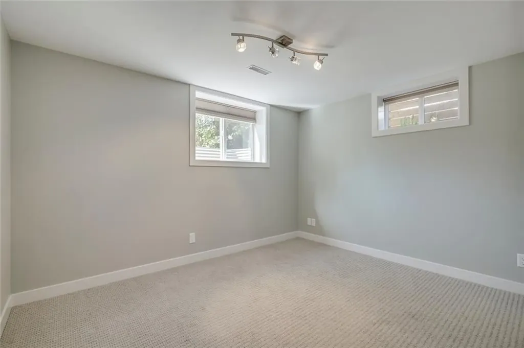 2203 25 Avenue NW Calgary AB T2M 2C2