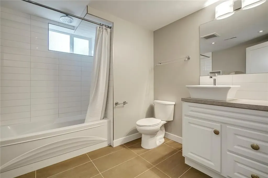 2203 25 Avenue NW Calgary AB T2M 2C2