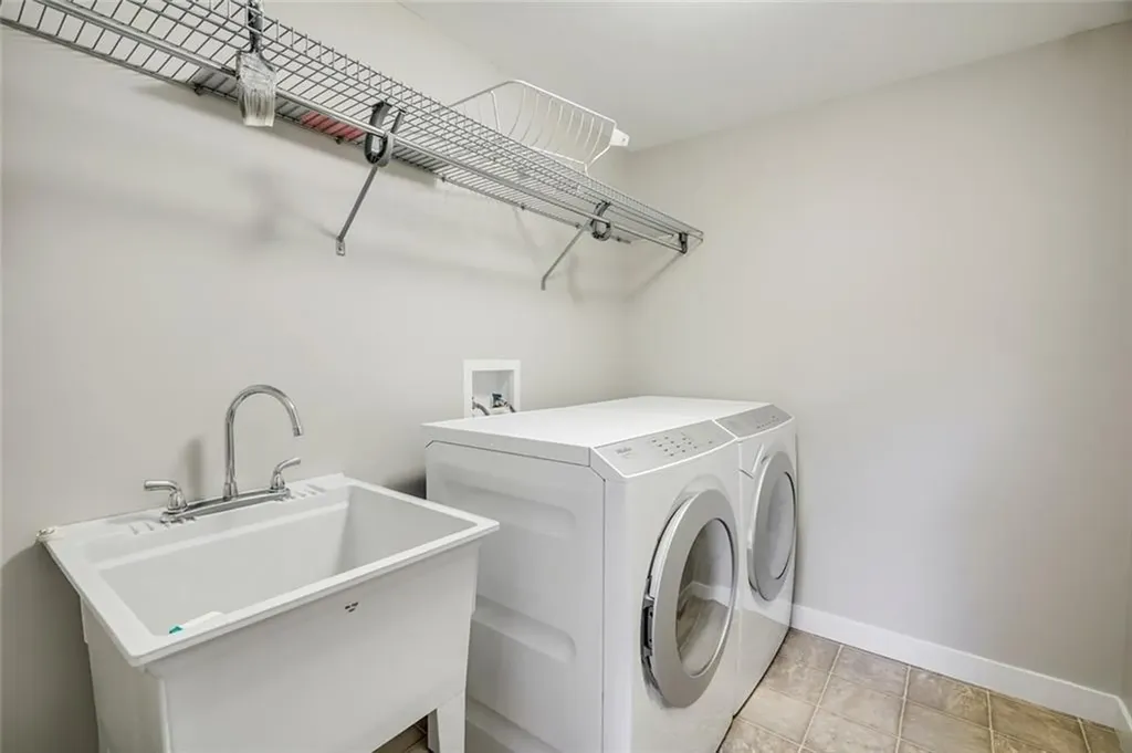 2203 25 Avenue NW Calgary AB T2M 2C2