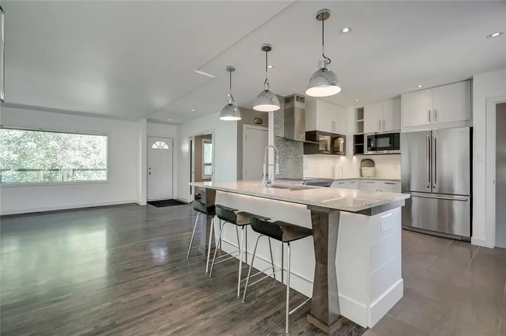 2203 25 Avenue NW Calgary AB T2M 2C2