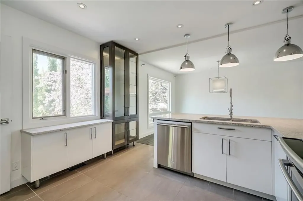 2203 25 Avenue NW Calgary AB T2M 2C2