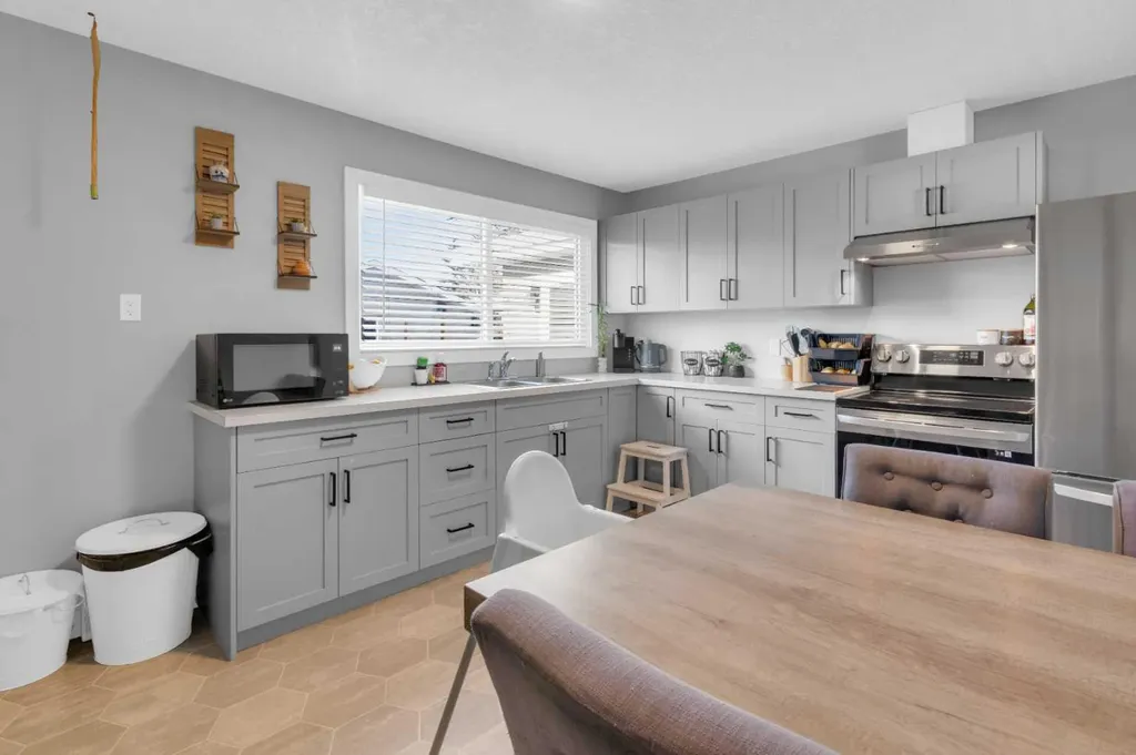 2231 39 Street SE Calgary AB T2B 1A6
