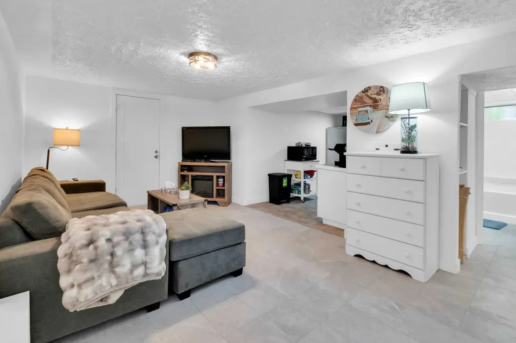 2231 39 Street SE Calgary AB T2B 1A6