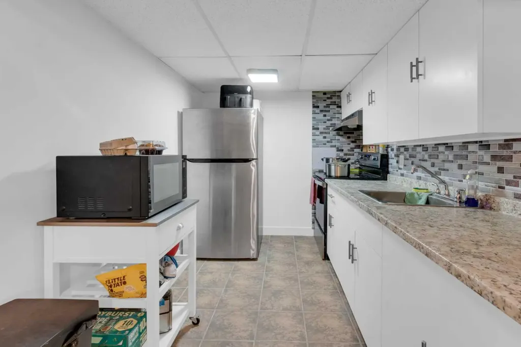2231 39 Street SE Calgary AB T2B 1A6
