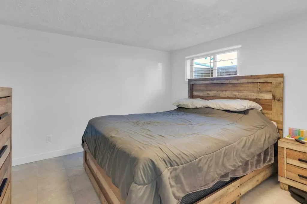 2231 39 Street SE Calgary AB T2B 1A6