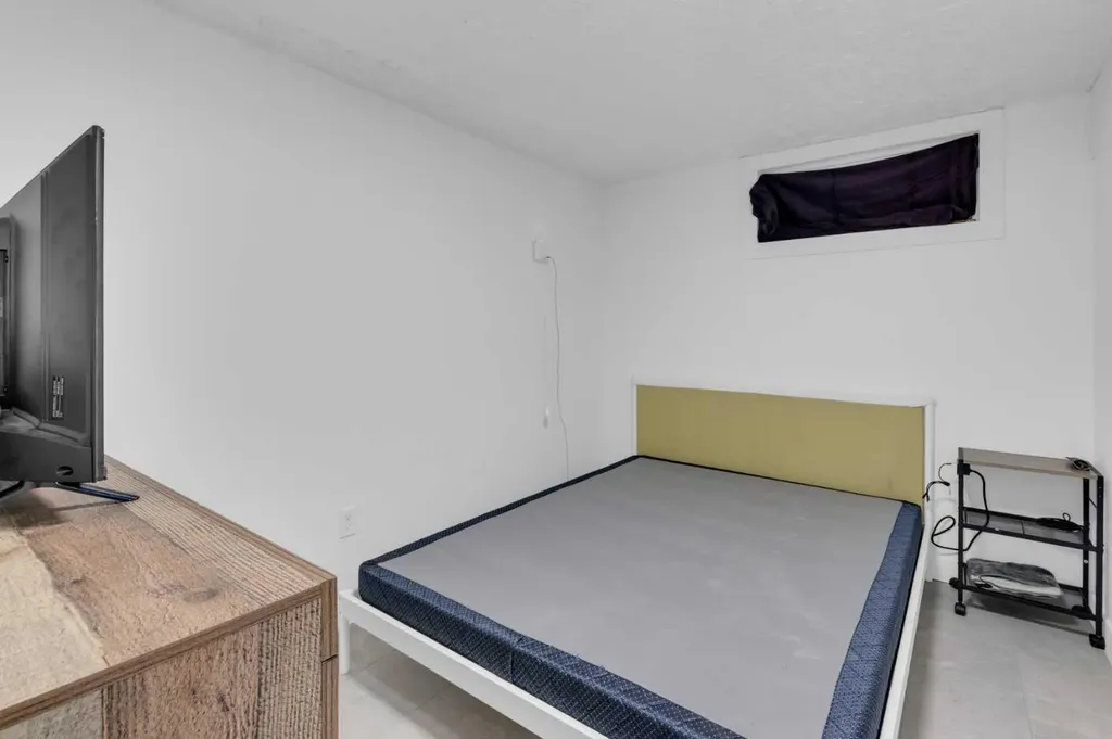 2231 39 Street SE Calgary AB T2B 1A6