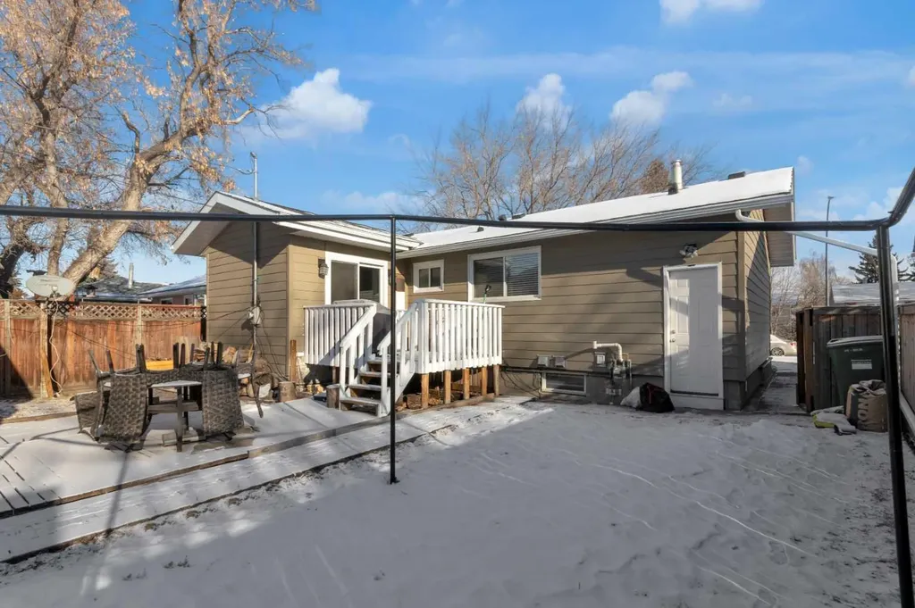 2231 39 Street SE Calgary AB T2B 1A6