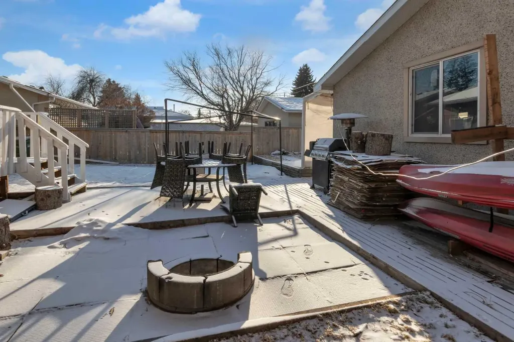2231 39 Street SE Calgary AB T2B 1A6