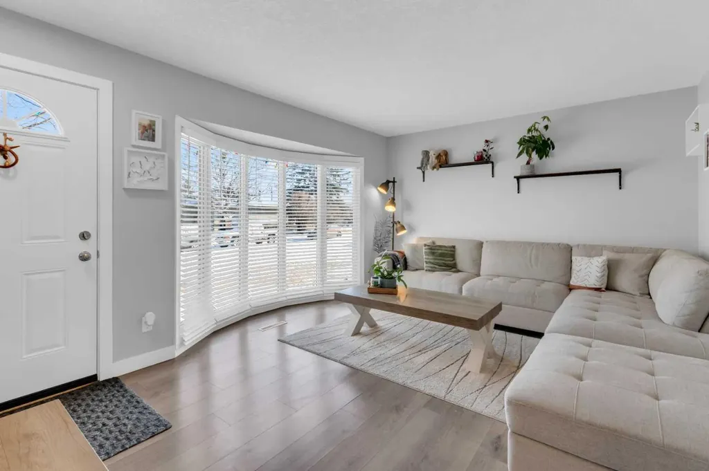 2231 39 Street SE Calgary AB T2B 1A6