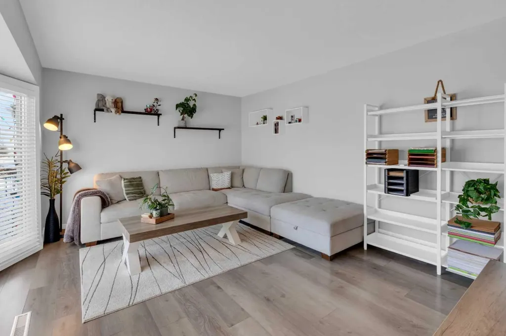 2231 39 Street SE Calgary AB T2B 1A6