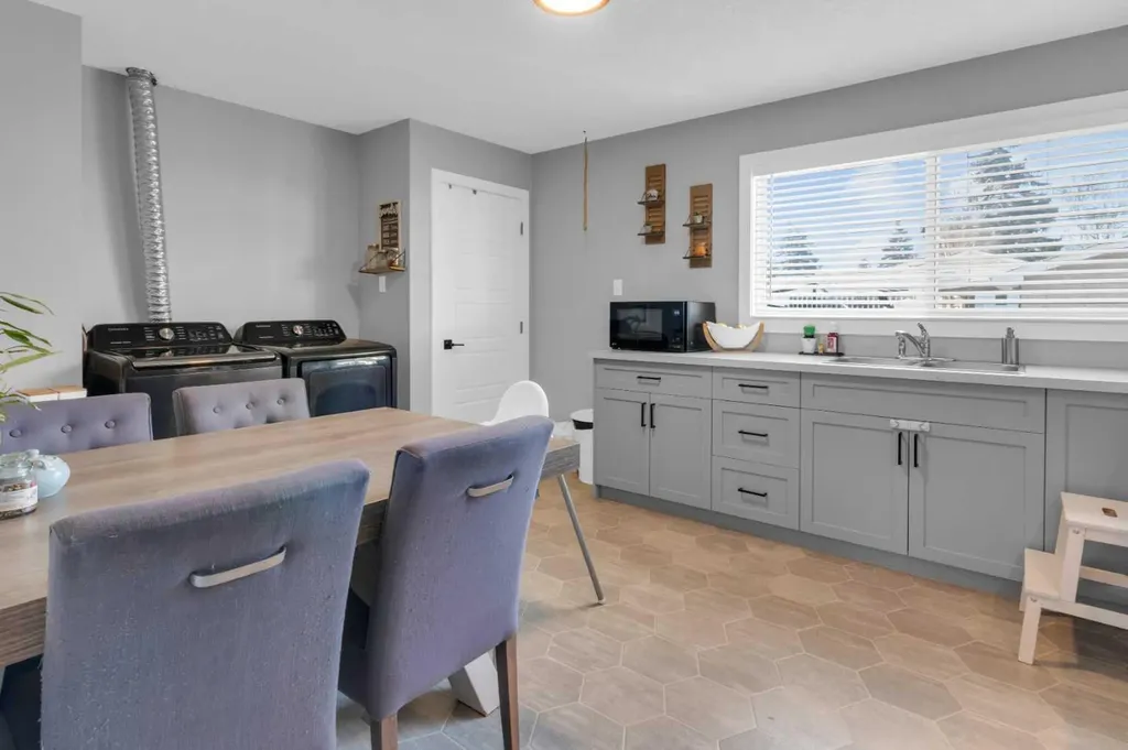 2231 39 Street SE Calgary AB T2B 1A6