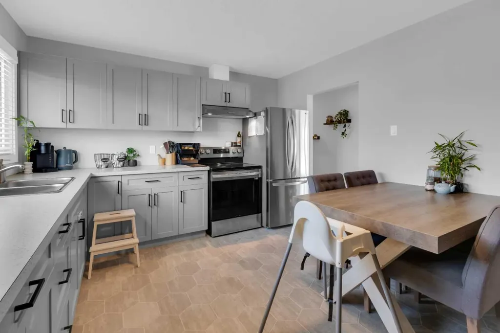 2231 39 Street SE Calgary AB T2B 1A6