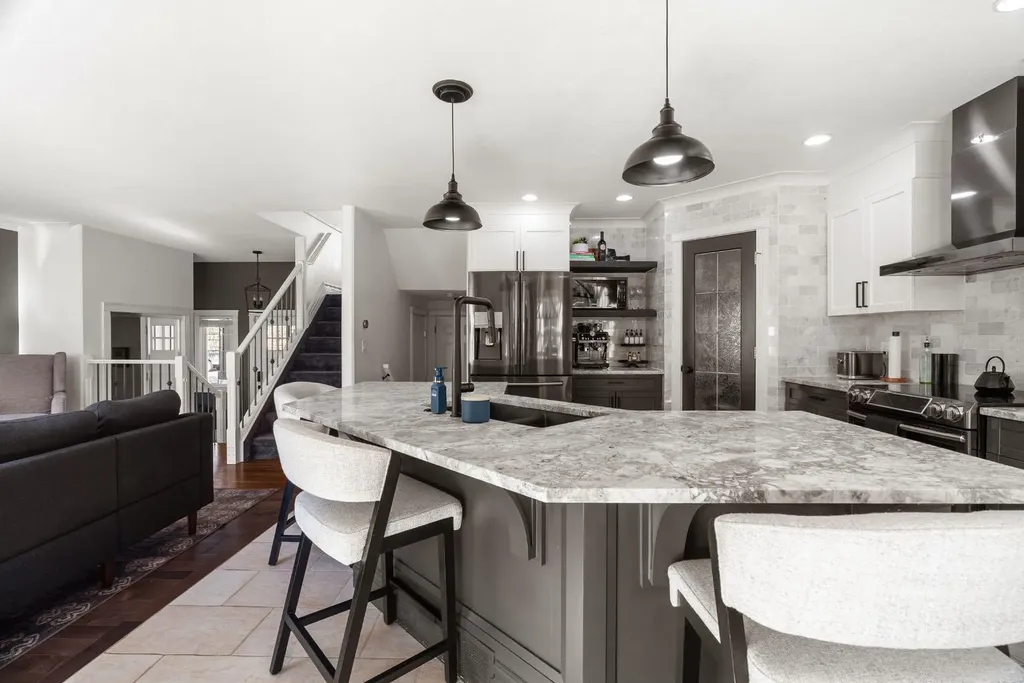 379 Williams Drive Fort Mcmurray AB T9H5R1