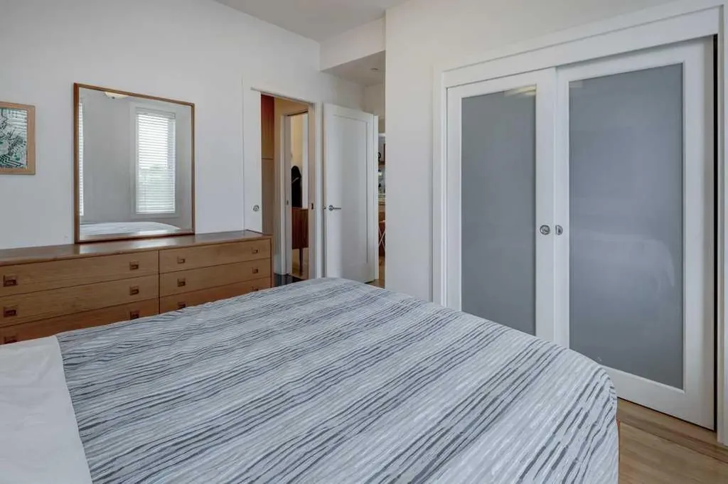 119 19 Street NW Calgary AB T2N 2S7