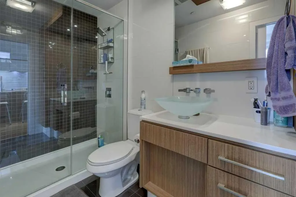 119 19 Street NW Calgary AB T2N 2S7