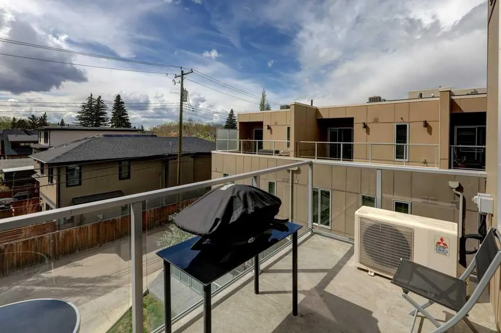 119 19 Street NW Calgary AB T2N 2S7