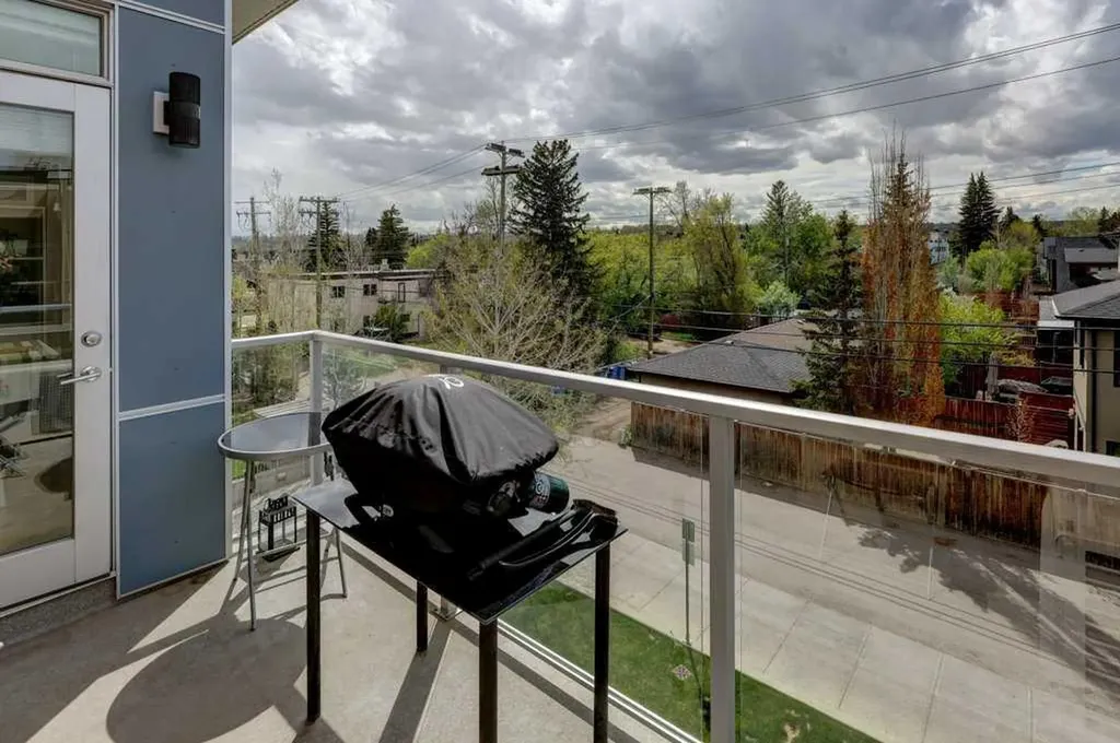 119 19 Street NW Calgary AB T2N 2S7