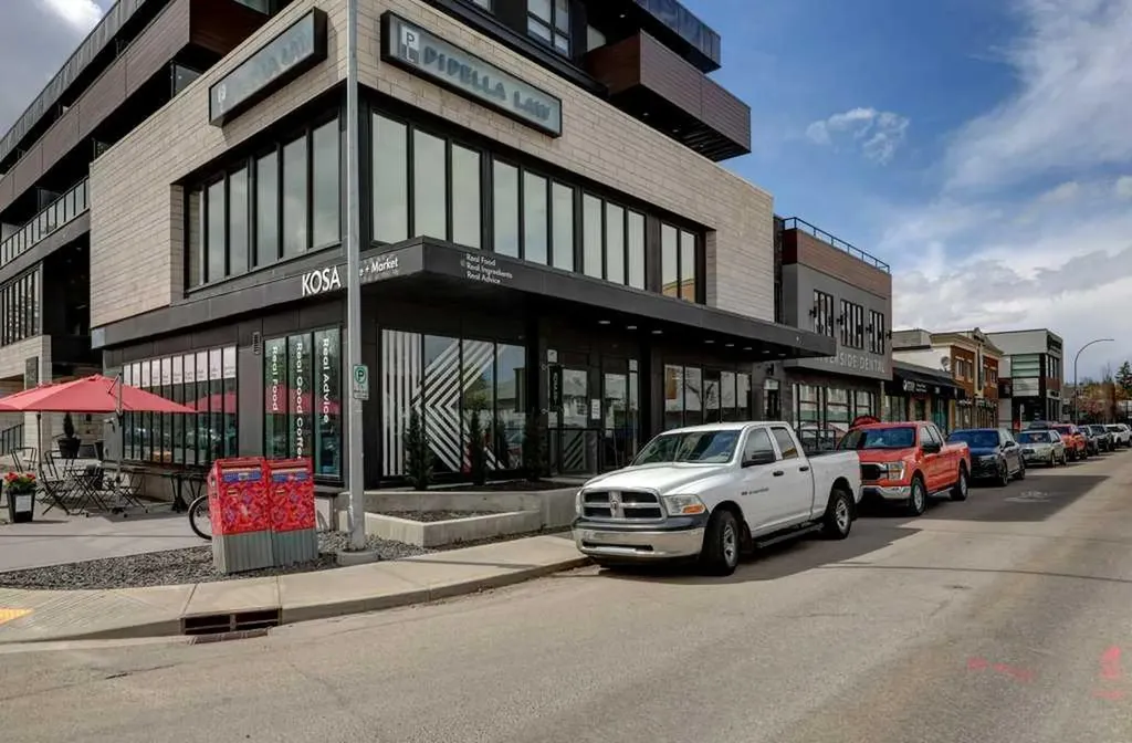 119 19 Street NW Calgary AB T2N 2S7