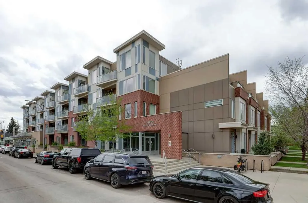 119 19 Street NW Calgary AB T2N 2S7