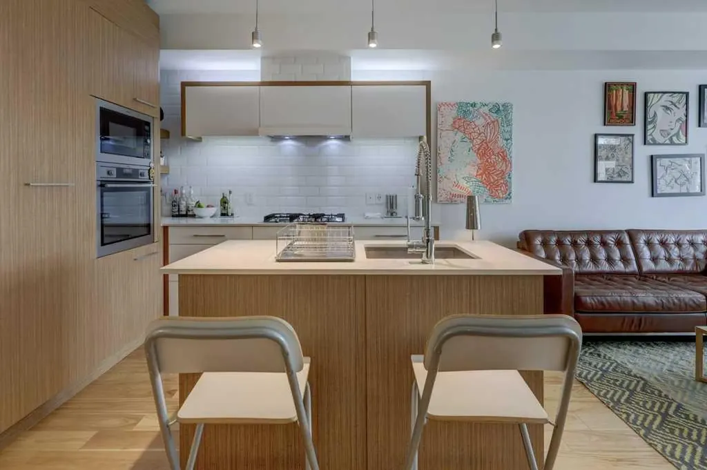 119 19 Street NW Calgary AB T2N 2S7
