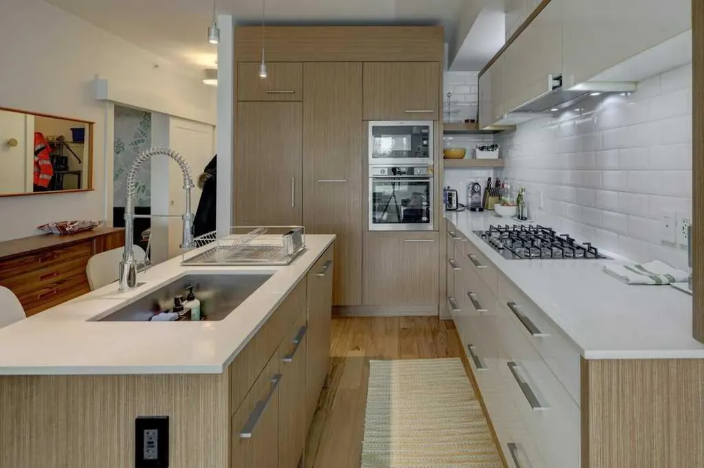 119 19 Street NW Calgary AB T2N 2S7