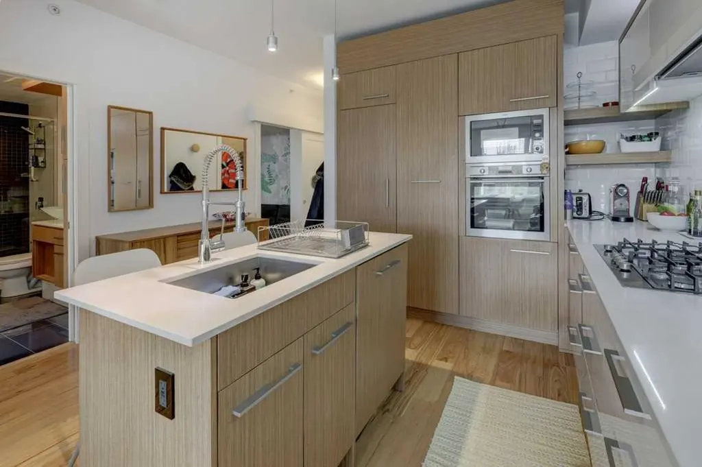 119 19 Street NW Calgary AB T2N 2S7