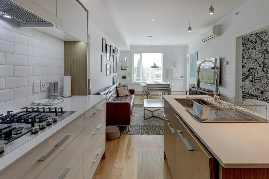 119 19 Street NW Calgary AB T2N 2S7
