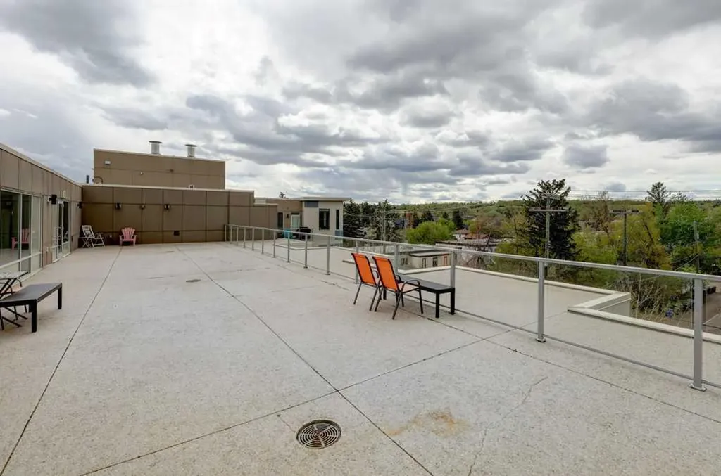 119 19 Street NW Calgary AB T2N 2S7