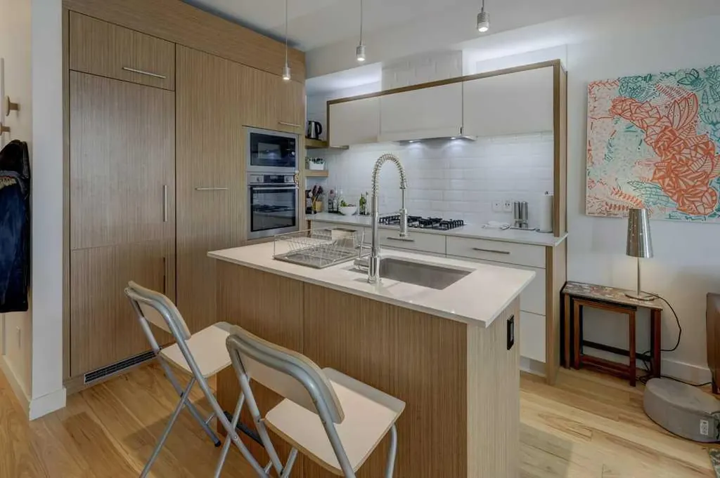 119 19 Street NW Calgary AB T2N 2S7