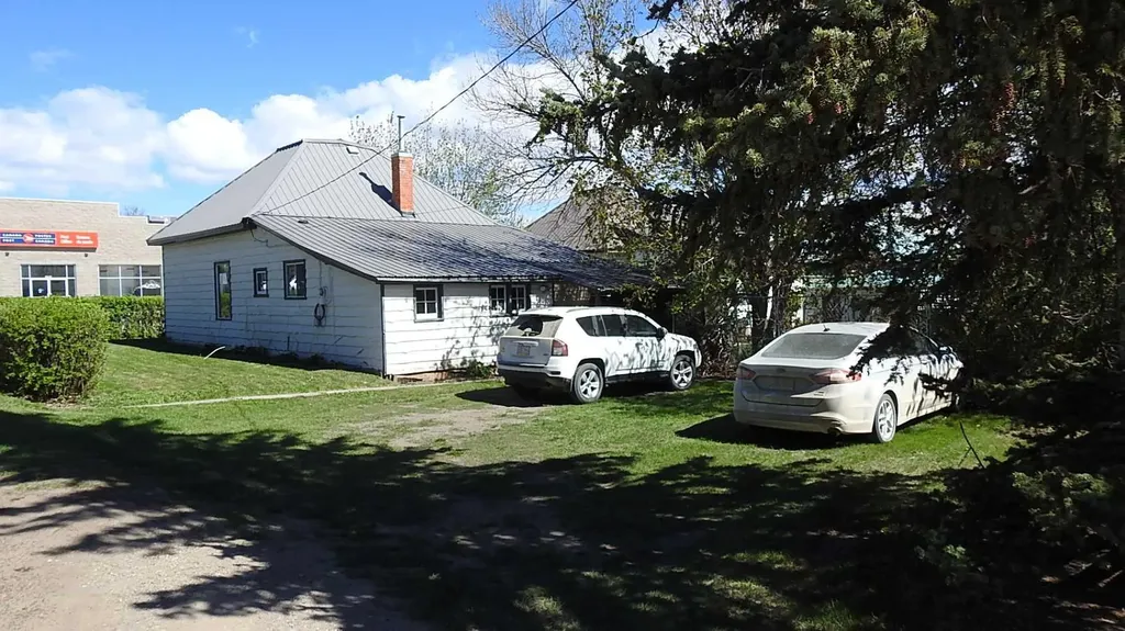 2219 20 Street Nanton AB T0L 1R0