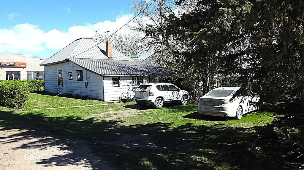 2219 20 Street Nanton AB T0L 1R0