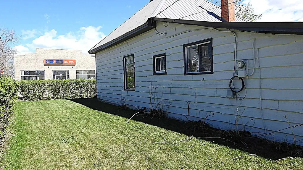 2219 20 Street Nanton AB T0L 1R0