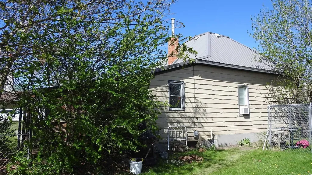 2219 20 Street Nanton AB T0L 1R0