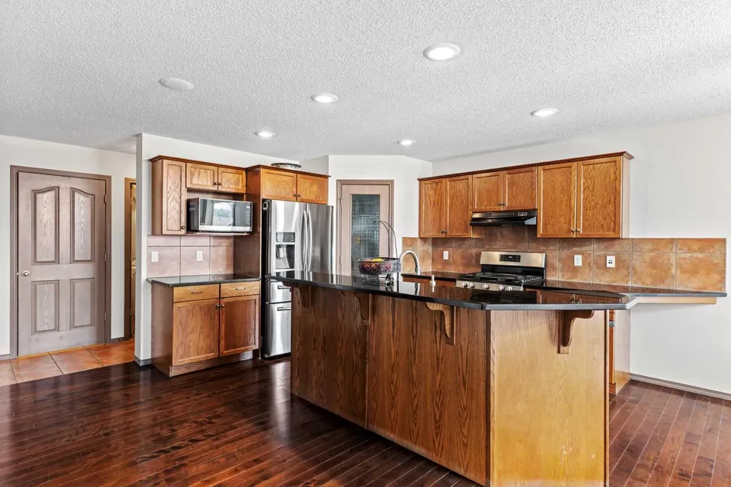 90 New Brighton Manor SE Calgary AB T2Z 4J5