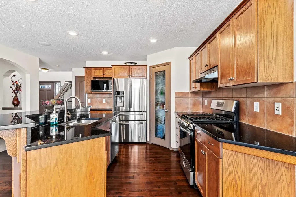 90 New Brighton Manor SE Calgary AB T2Z 4J5