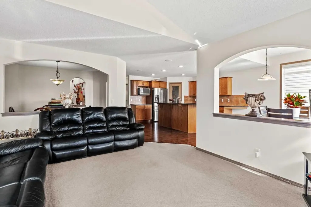 90 New Brighton Manor SE Calgary AB T2Z 4J5