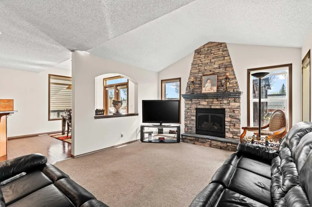 90 New Brighton Manor SE Calgary AB T2Z 4J5