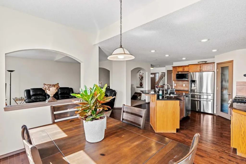 90 New Brighton Manor SE Calgary AB T2Z 4J5