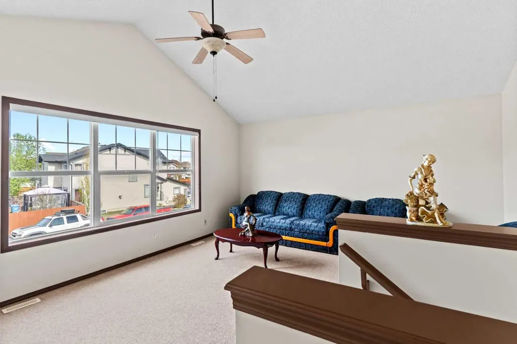 90 New Brighton Manor SE Calgary AB T2Z 4J5