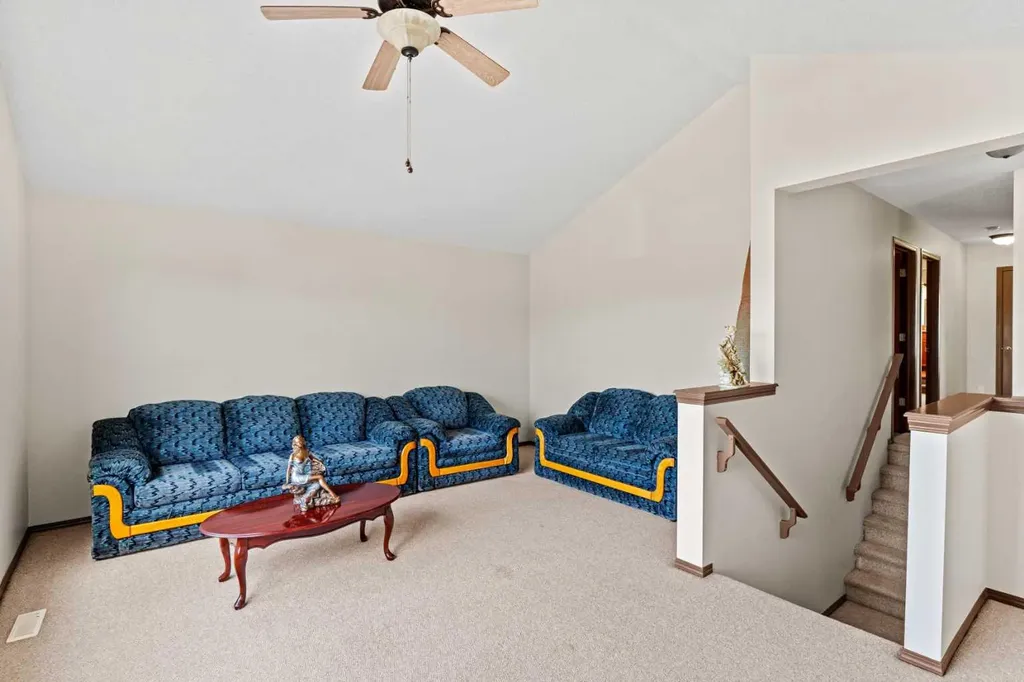 90 New Brighton Manor SE Calgary AB T2Z 4J5