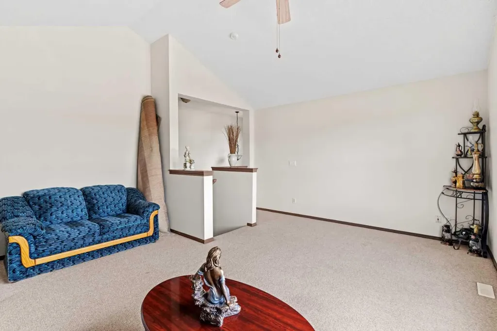 90 New Brighton Manor SE Calgary AB T2Z 4J5