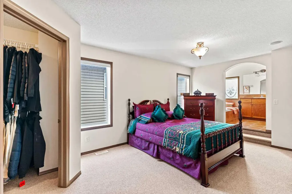 90 New Brighton Manor SE Calgary AB T2Z 4J5