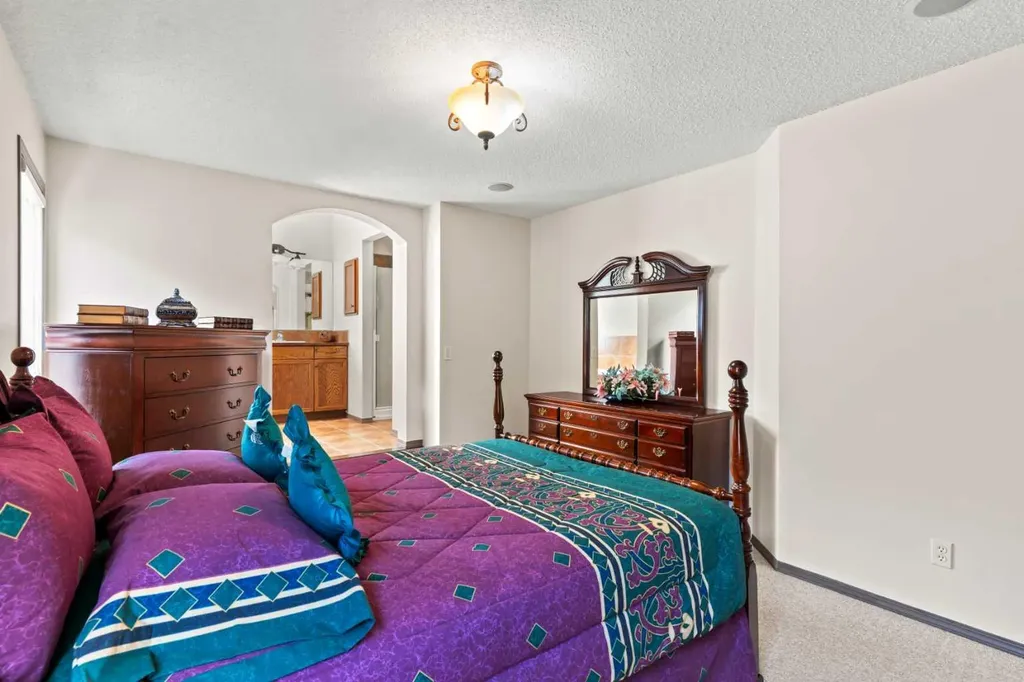 90 New Brighton Manor SE Calgary AB T2Z 4J5