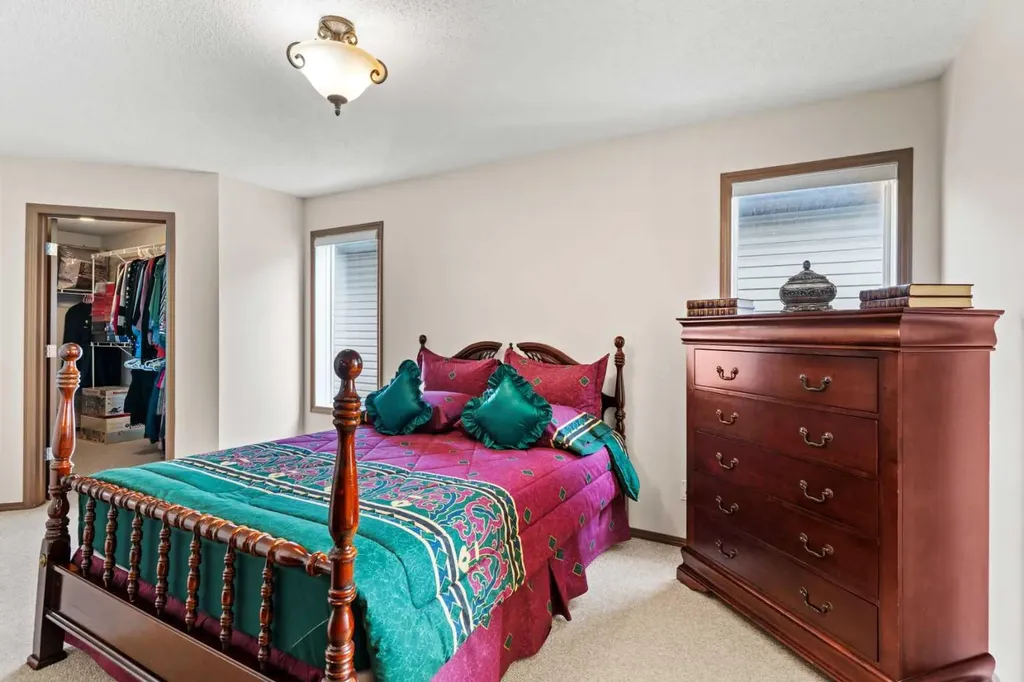 90 New Brighton Manor SE Calgary AB T2Z 4J5