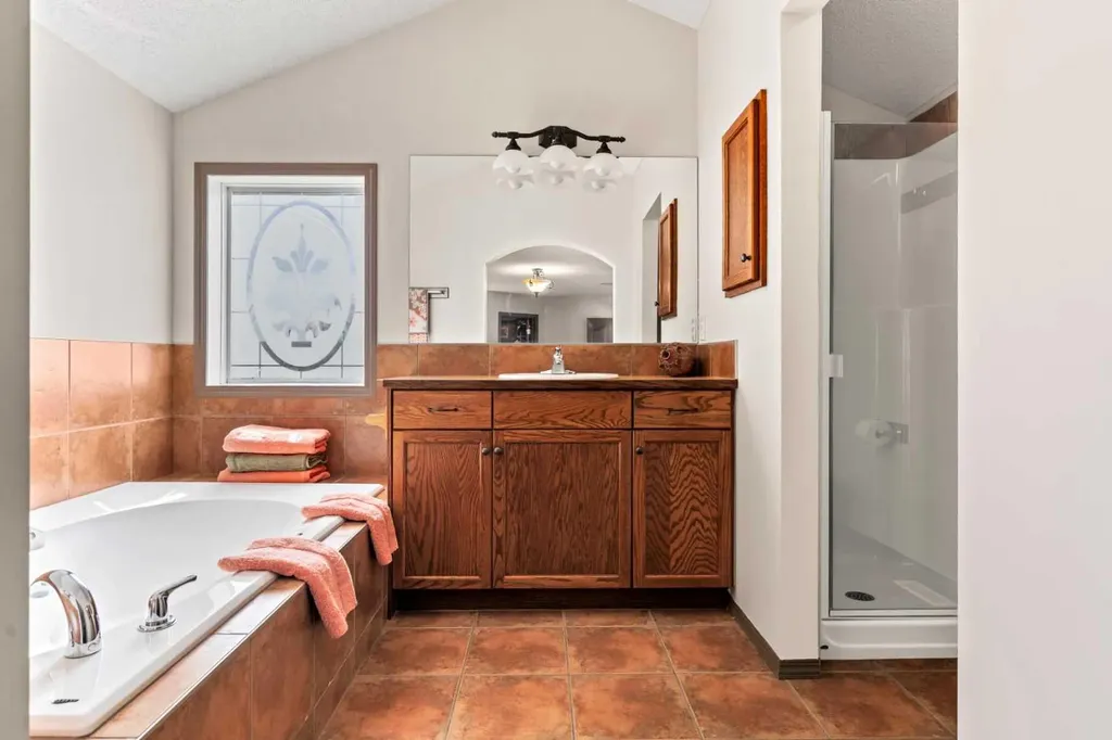 90 New Brighton Manor SE Calgary AB T2Z 4J5