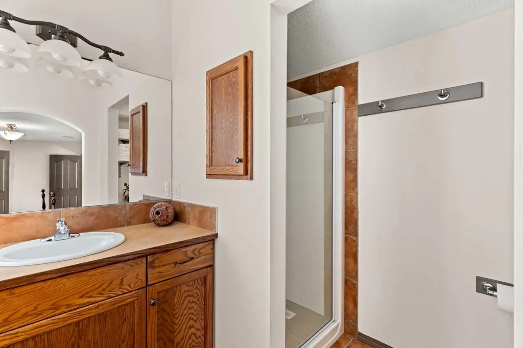 90 New Brighton Manor SE Calgary AB T2Z 4J5
